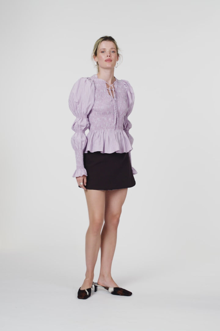 AGO 4 blusa abullonada rayas lila